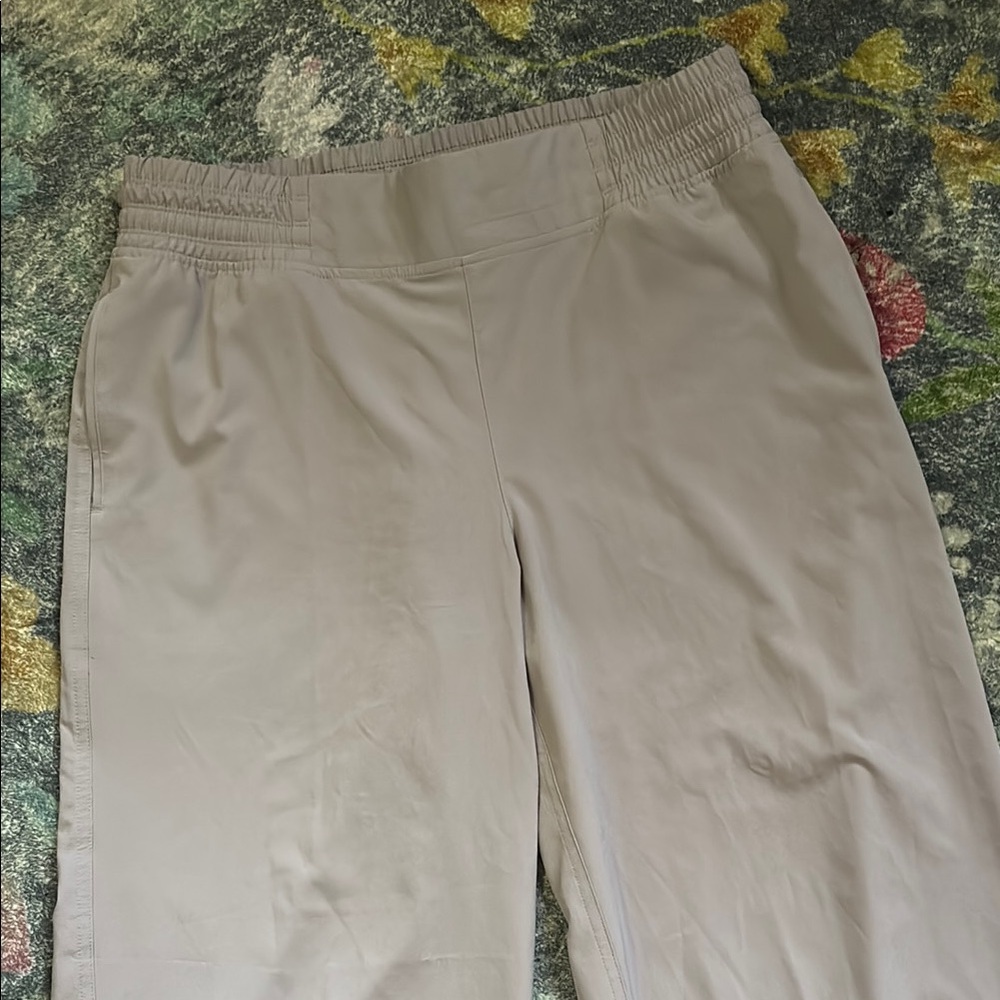 CALIA by Carrie Underwood Cropped Wide-Leg Pants in Light Gray - Picture 2 of 6